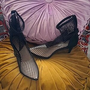 Forever 21 Fish Net Pointed Pump